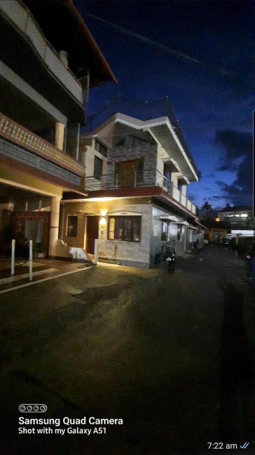 Varam Homestay 马迪凯里 外观 照片