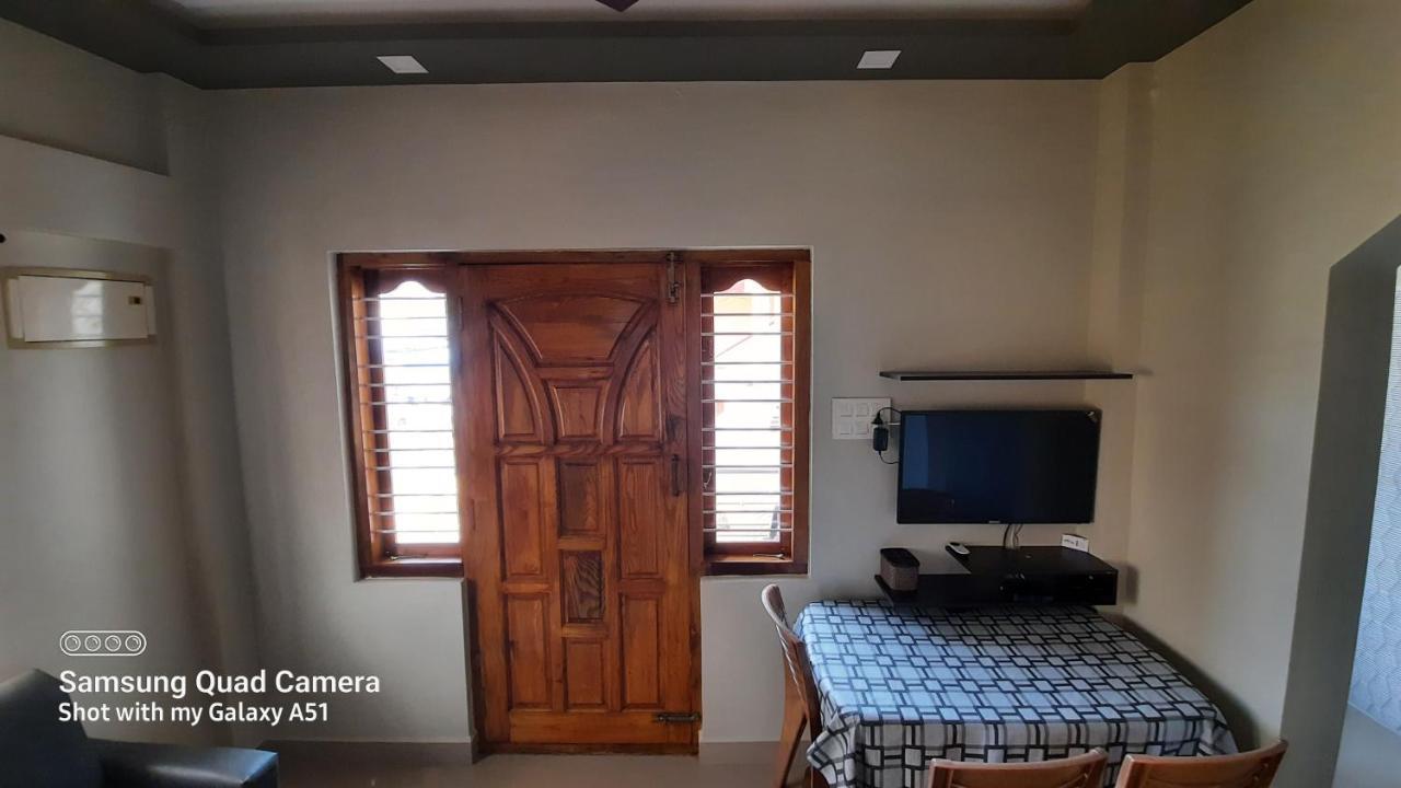 Varam Homestay 马迪凯里 外观 照片